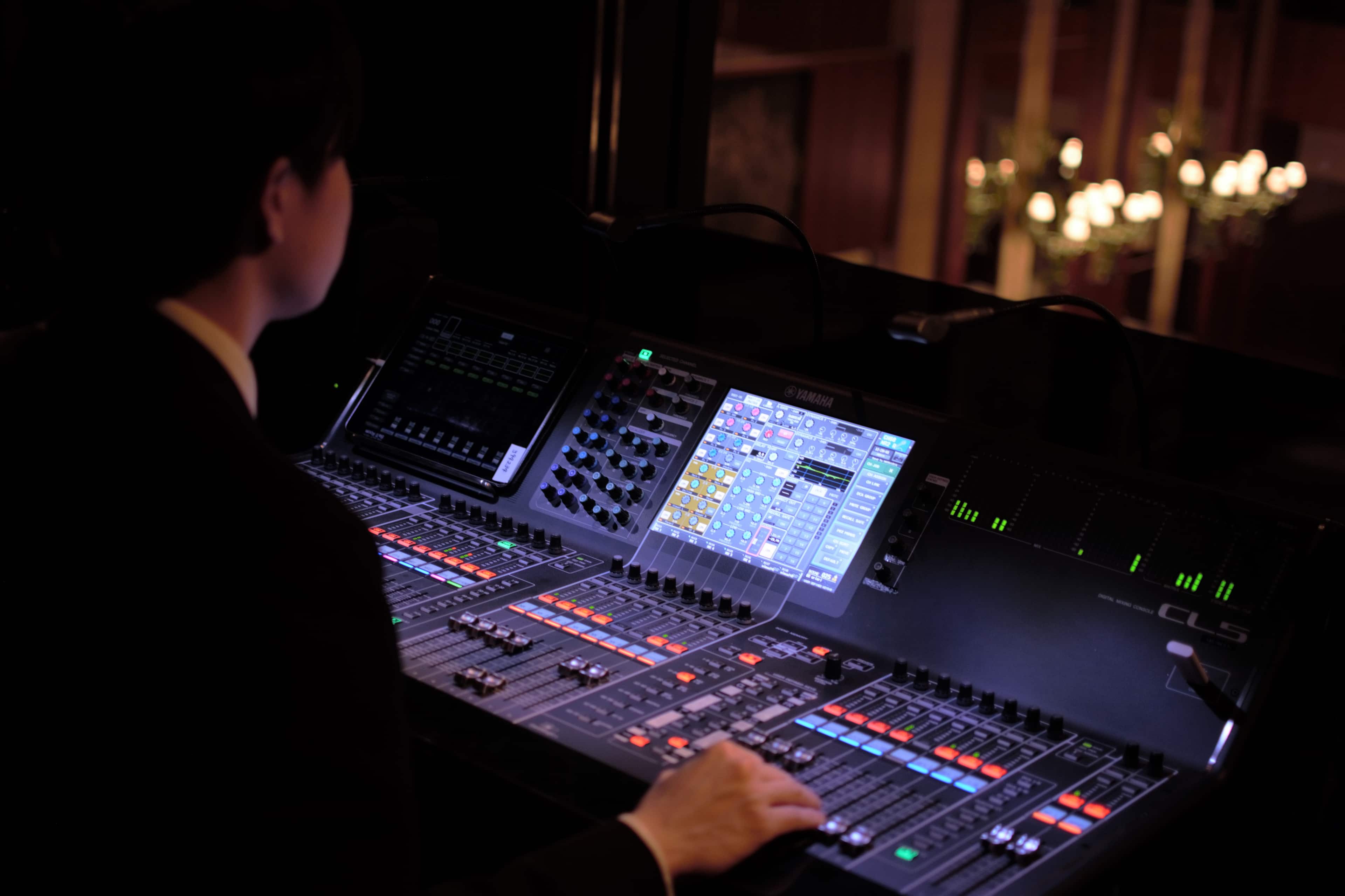 日本における同時通訳システム、音声、映像、照明、ストリーミングに関する技術サポートおよび運用サポート。